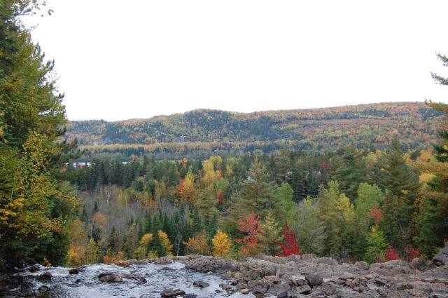 Domaine Le Bostonnais - Le Village En Bois Rond La Tuque Esterno foto