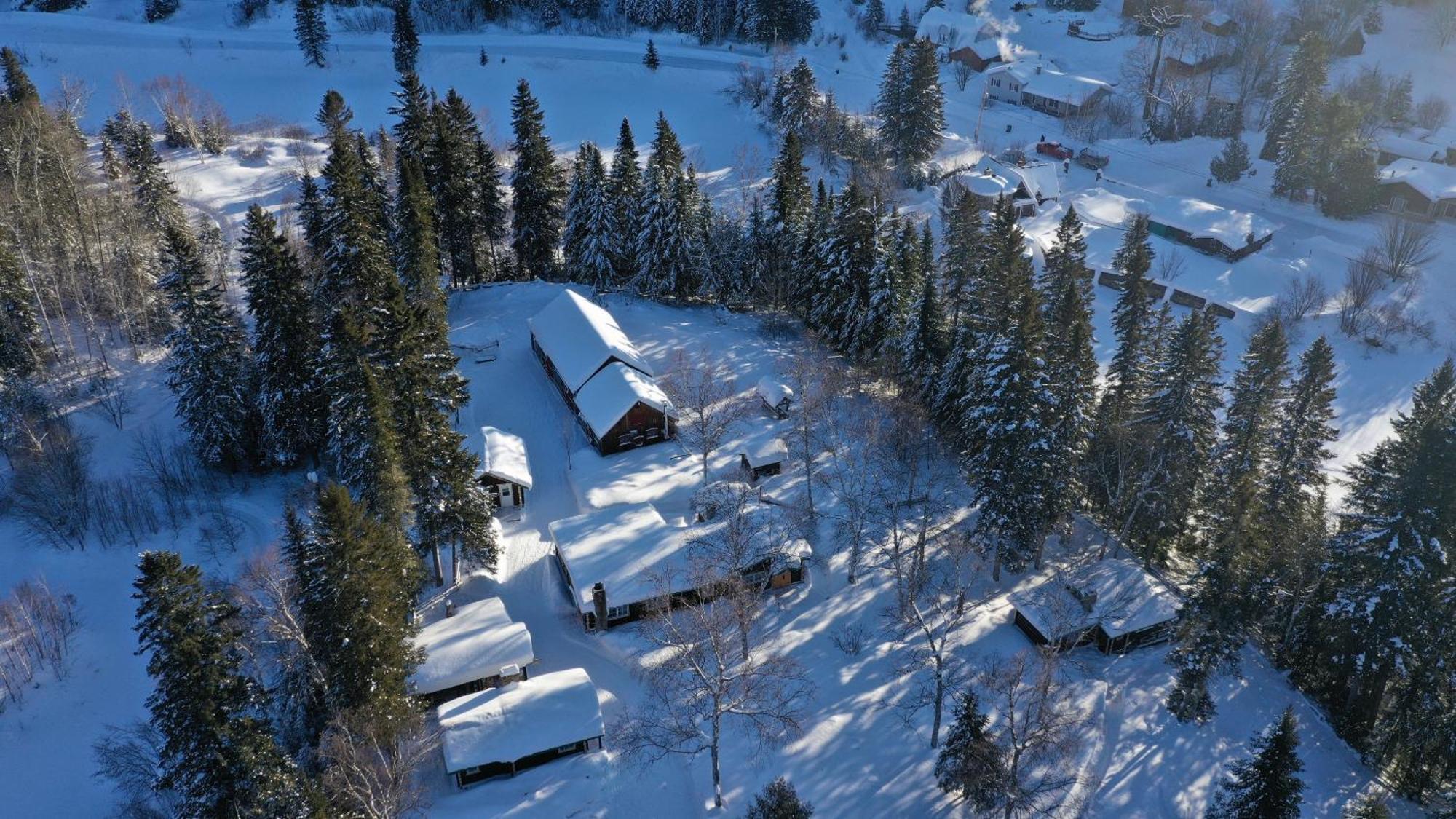Domaine Le Bostonnais - Le Village En Bois Rond La Tuque Esterno foto